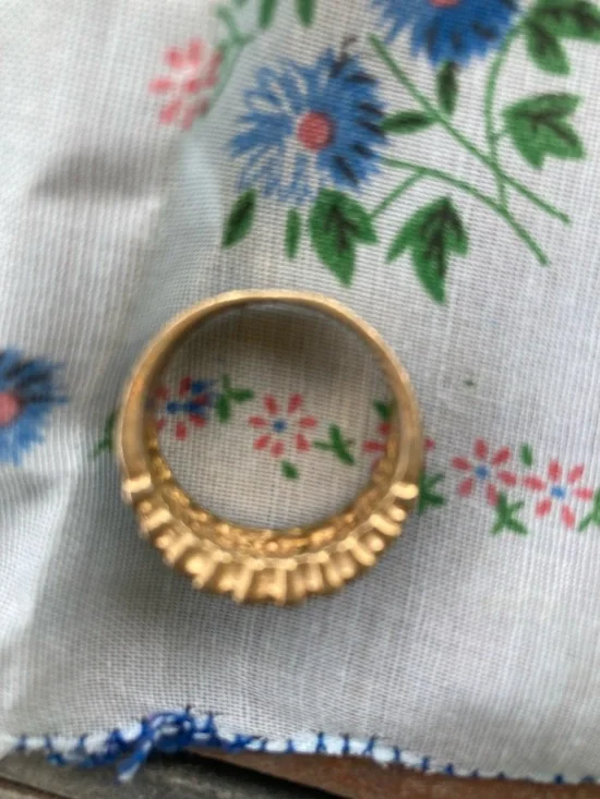 Vintage Yellow Lucite Floral Clutch with jewelry - Picture 6 of 9